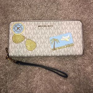 Micheal Kors Wristlet